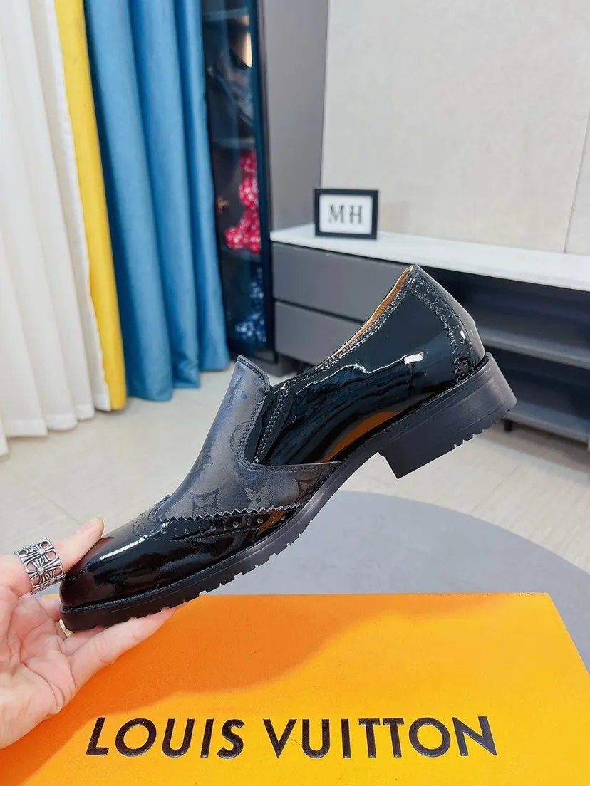 Men's Men's Shoes 💰480🌹🌹《Lv》The latest and most popular casual business leather shoes, top brands [Seduce] Luxury ~ Purchasing, [Strong] The uppers are made of imported patent leather with printed original material ➕ Genuine leather lining (•) fine workmanship. The original stylish and stylish soft rubber wear-resistant and non-slip outsole is light and comfortable on the feet. The real thing looks better in real life. 38-44, 45 can be customized.